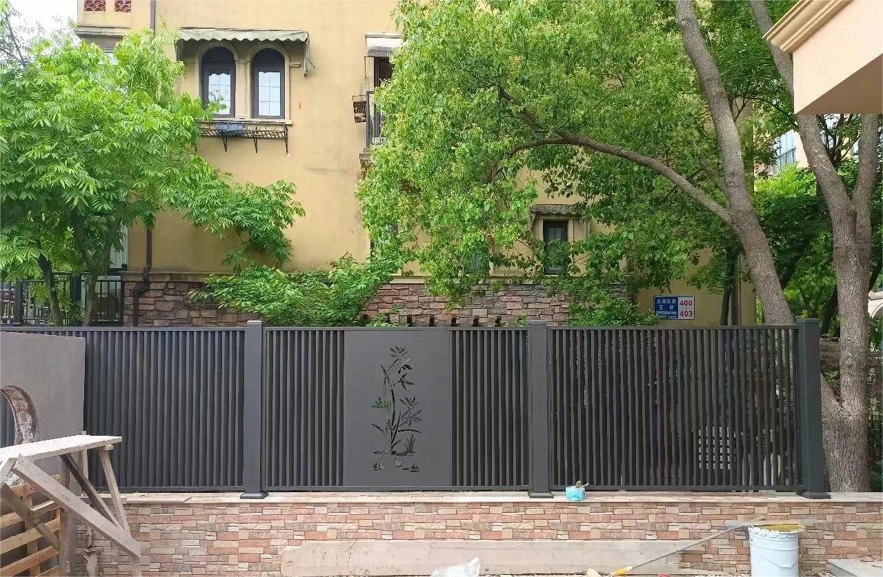 围栏配雕刻 院子更美观哟_3_无锡吉航铝艺蝴蝶视频app污版下载大门厂家_来自小红书网页版.jpg