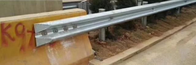 高速公路防撞波形蝴蝶视频app污版下载桥梁蝴蝶视频app污版下载的连接应用详解(图2)